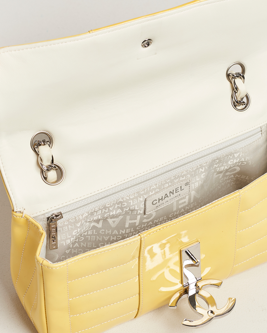 Herre | Chanel Pre-Owned Patent Flap Bag Yellow | Chanel Pre-Owned | Patent Flap Bag Yellow