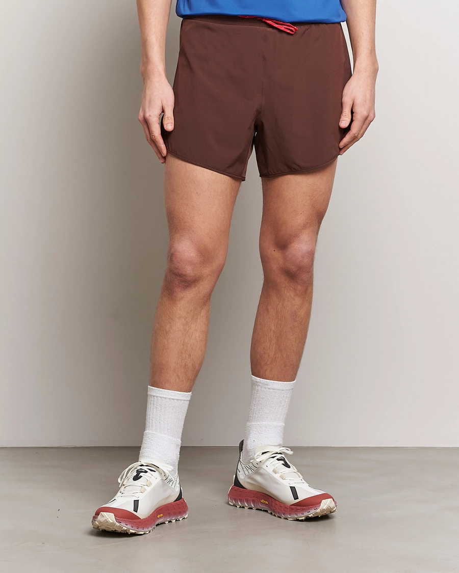 Herr | Funktionsshorts | District Vision | 5 Inch Training Shorts Cacao