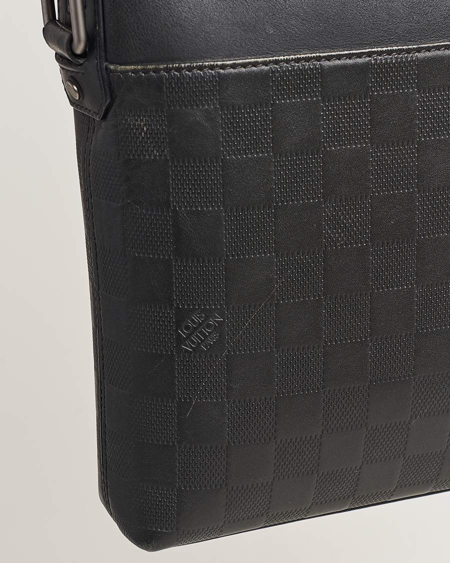Herre | Louis Vuitton Pre-Owned Damier Infini Pochette District Shoulder Bag | Louis Vuitton Pre-Owned | Damier Infini Pochette District Shoulder Bag