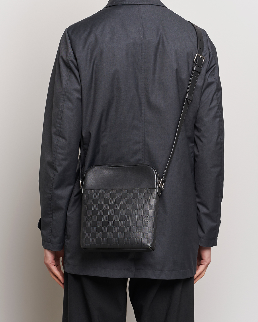 Herre | Louis Vuitton Pre-Owned Damier Infini Pochette District Shoulder Bag | Louis Vuitton Pre-Owned | Damier Infini Pochette District Shoulder Bag