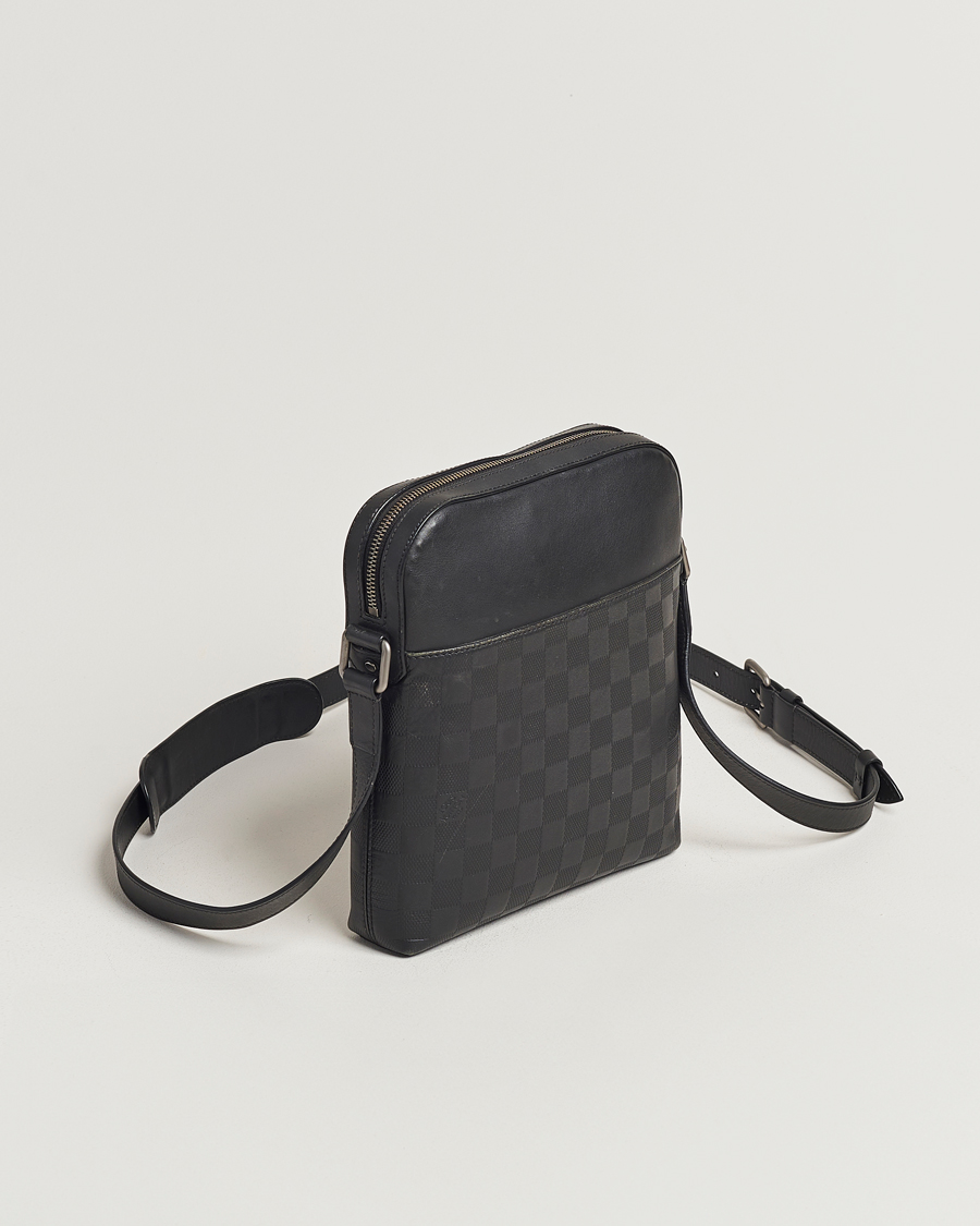 Herre | Louis Vuitton Pre-Owned Damier Infini Pochette District Shoulder Bag | Louis Vuitton Pre-Owned | Damier Infini Pochette District Shoulder Bag