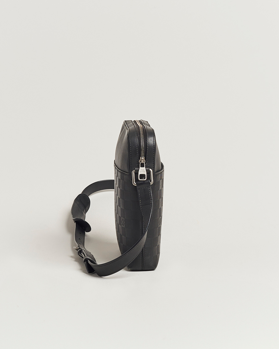 Herre | Louis Vuitton Pre-Owned Damier Infini Pochette District Shoulder Bag | Louis Vuitton Pre-Owned | Damier Infini Pochette District Shoulder Bag