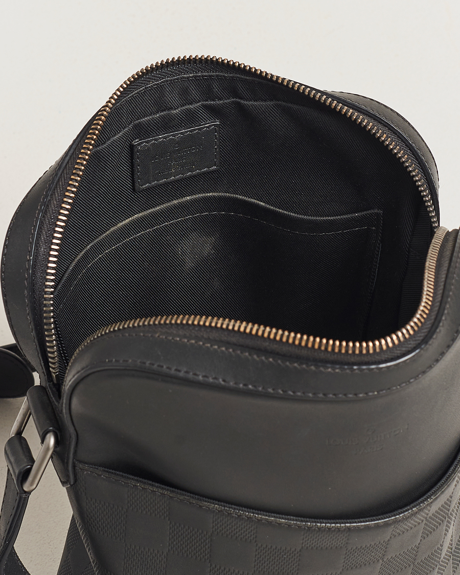 Herre | Louis Vuitton Pre-Owned Damier Infini Pochette District Shoulder Bag | Louis Vuitton Pre-Owned | Damier Infini Pochette District Shoulder Bag