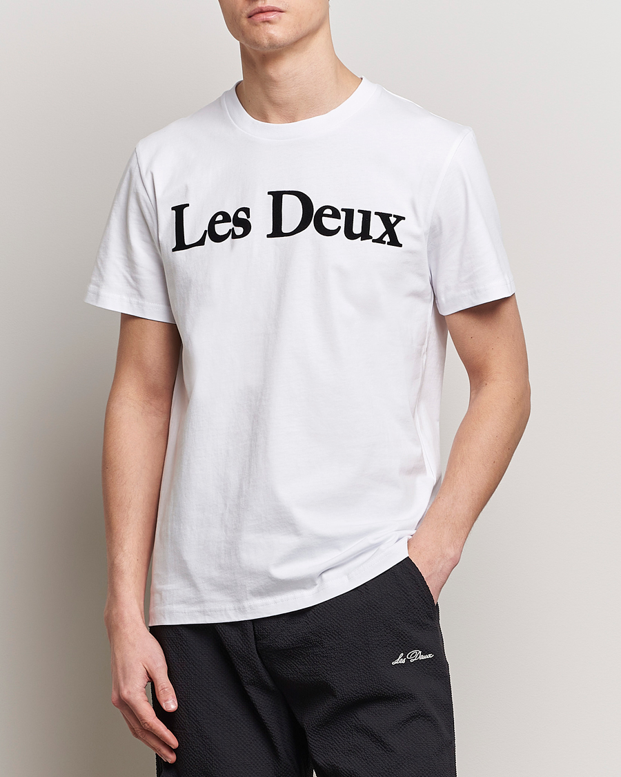 Herre | Nye produktbilleder | LES DEUX | Charles Logo T-Shirt Wihte