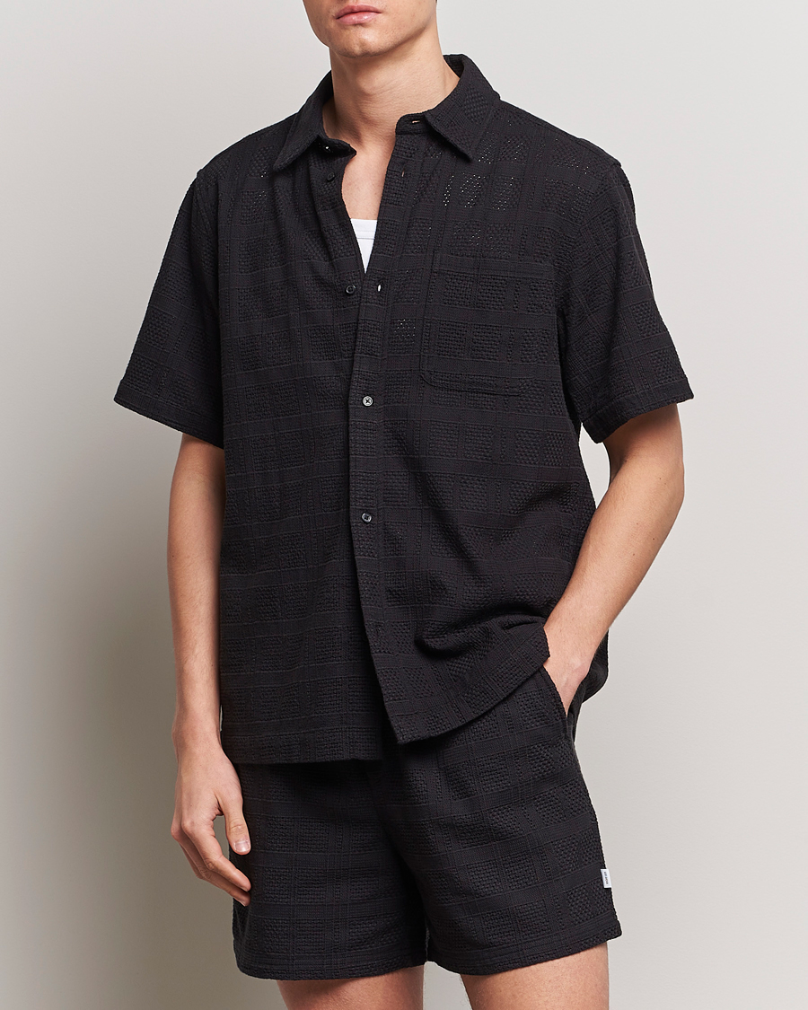 Herre | Nyheder | LES DEUX | Charlie Short Sleeve Knitted Shirt Black