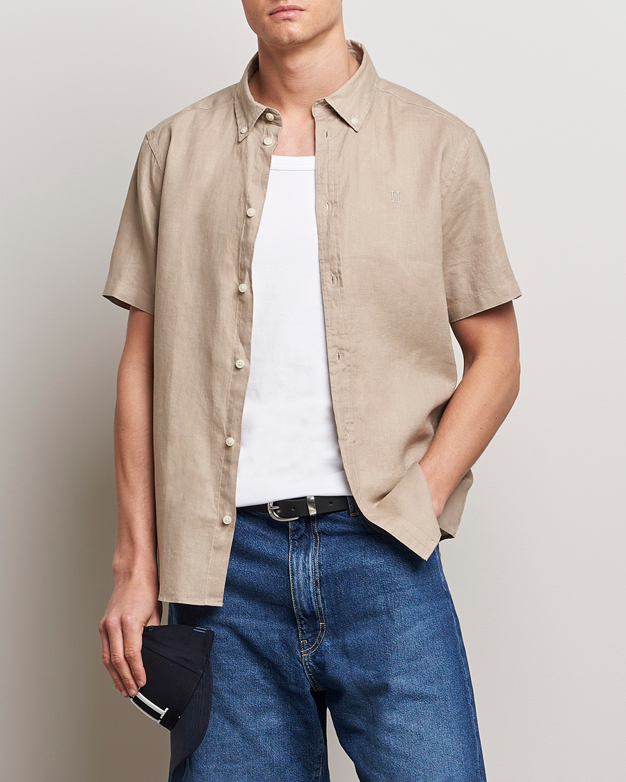 Herre | Nye varemærker | LES DEUX | Kris Short Sleeve Linen Shirt Dark Sand