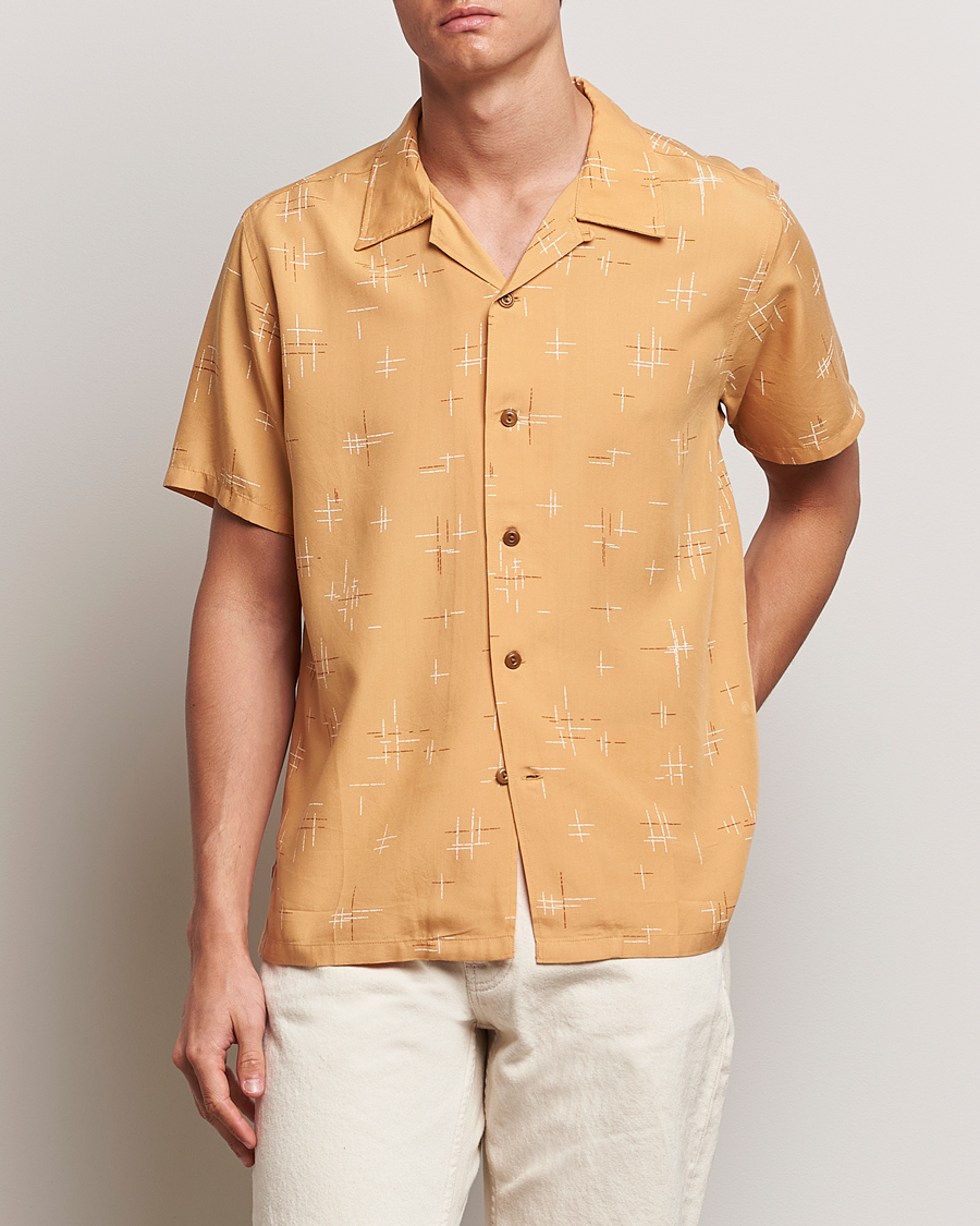 Men | Clothing | Nudie Jeans | Arvid 50s Hawaii Shirt Ochre