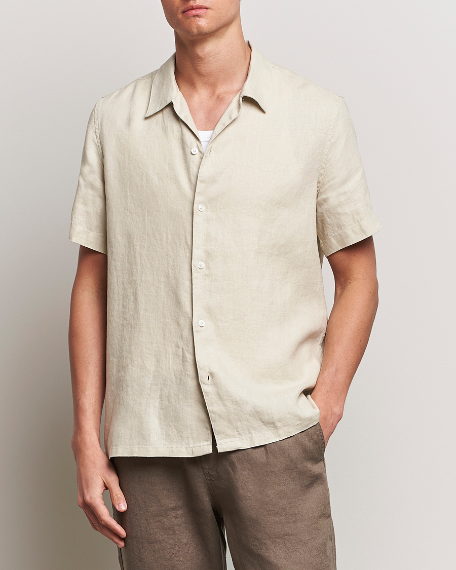 Herre | The linen lifestyle | Samsøe Samsøe | Saavan Linen Short Sleeve Shirt Castle Wall