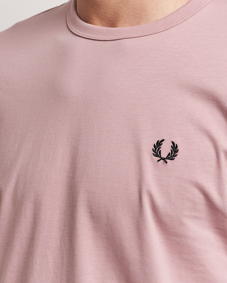 Herre | T-Shirts | Fred Perry | Ringer T-Shirt Dusty Rose Pink