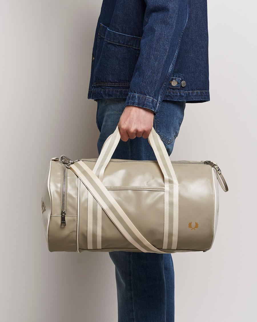 Herre | Fred Perry Classic Barrel Bag Warm Grey | Fred Perry | Classic Barrel Bag Warm Grey