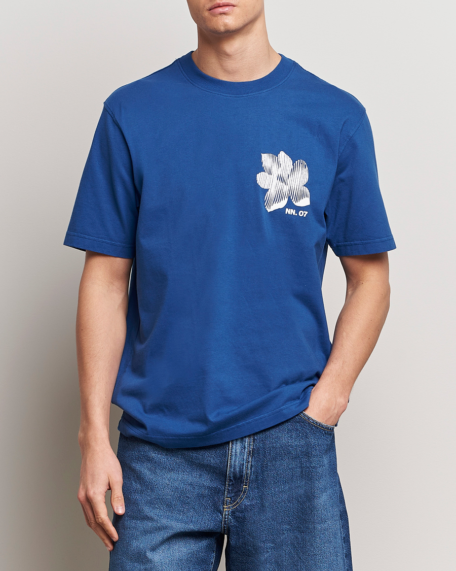 Herre | Nyheder | NN07 | Adam Printed Crew Neck T-Shirt Blue Quartz