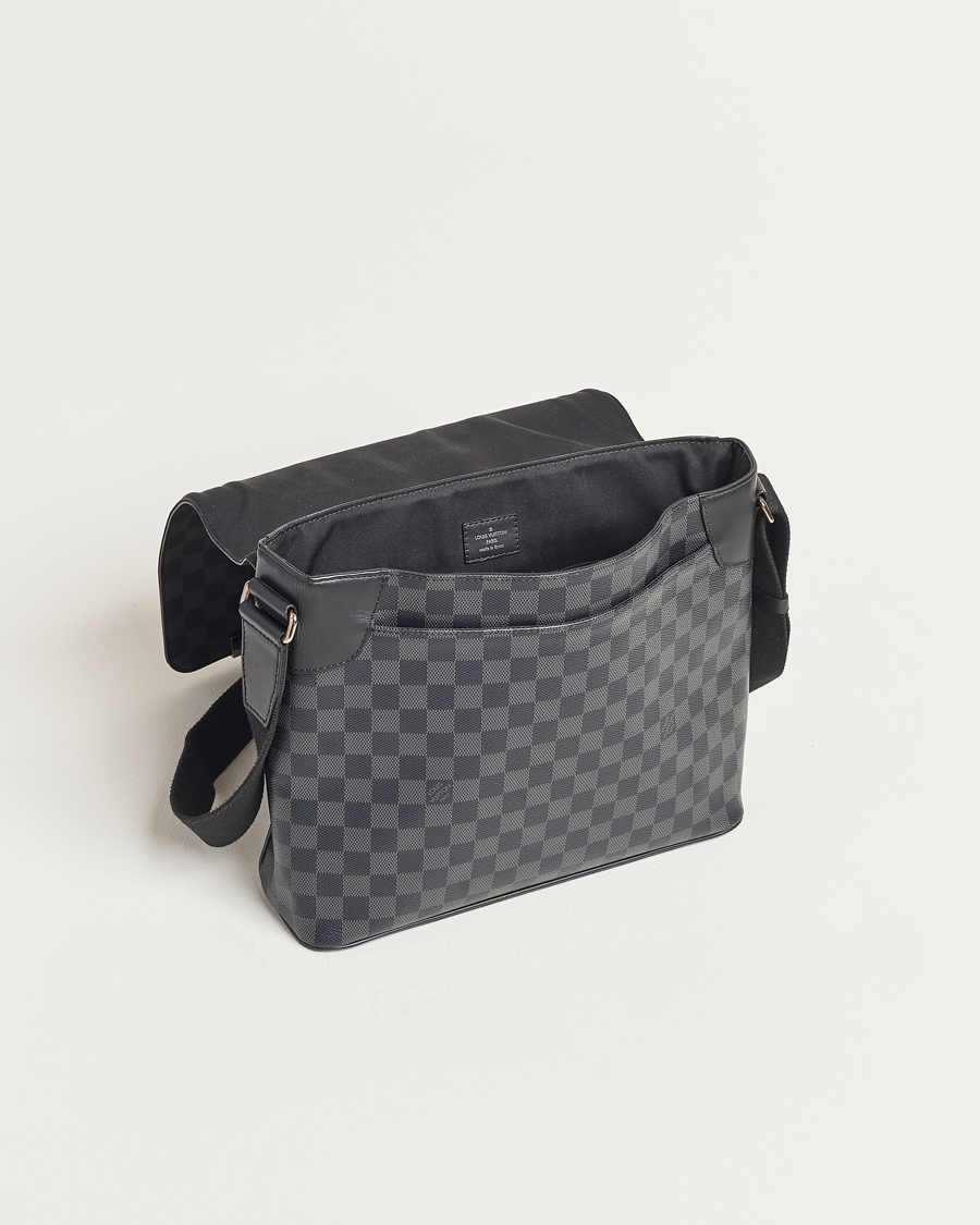 Herre | Louis Vuitton Pre-Owned District PM Messenger Bag Damier Graphite | Louis Vuitton Pre-Owned | District PM Messenger Bag Damier Graphite