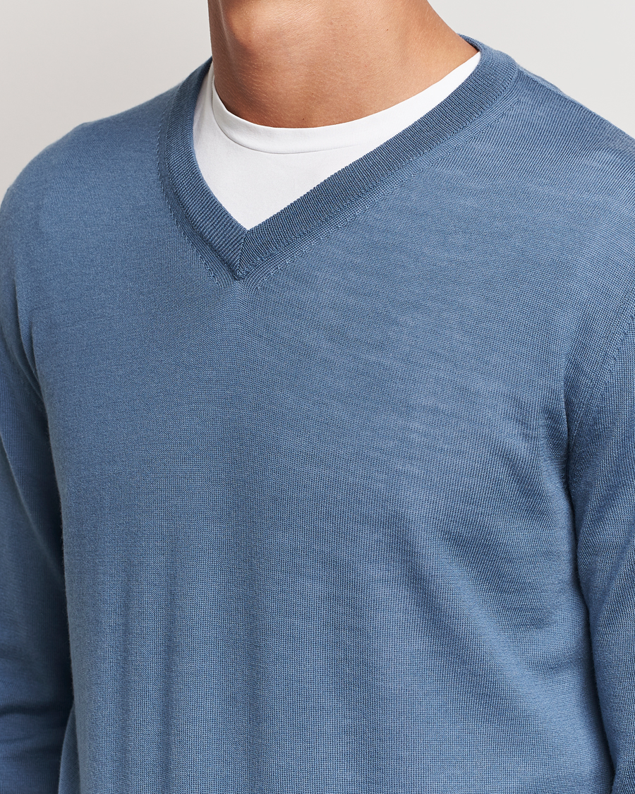 Herre | Trøjer | Canali | Merino Wool V-Neck Light Blue