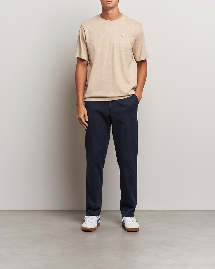 Herre | T-Shirts | KnowledgeCotton Apparel | Loake Badge T-Shirt Safari Melange