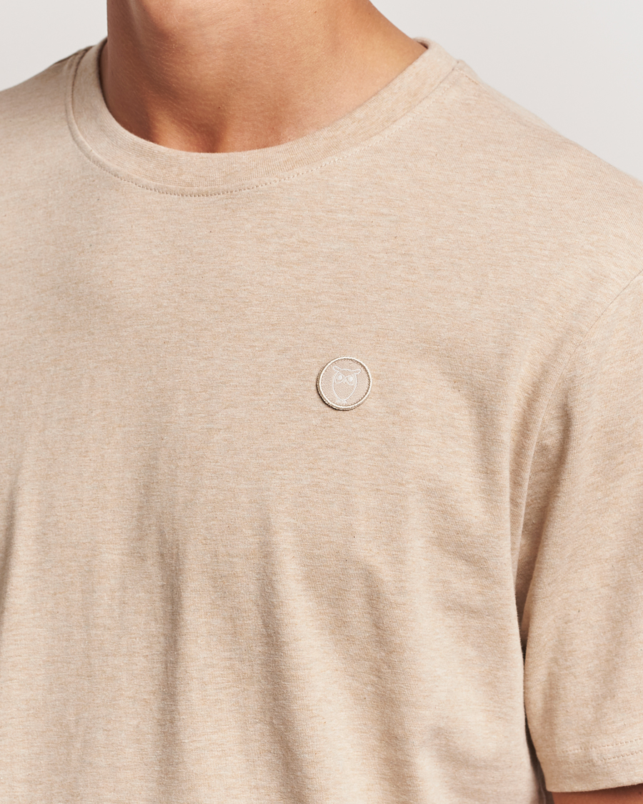 Herre | T-Shirts | KnowledgeCotton Apparel | Loake Badge T-Shirt Safari Melange