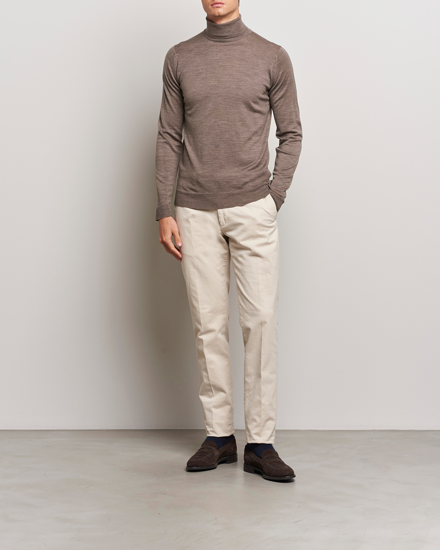 Herre | Trøjer | John Smedley | Cherwell Extra Fine Merino Rollneck Mushroom Brown