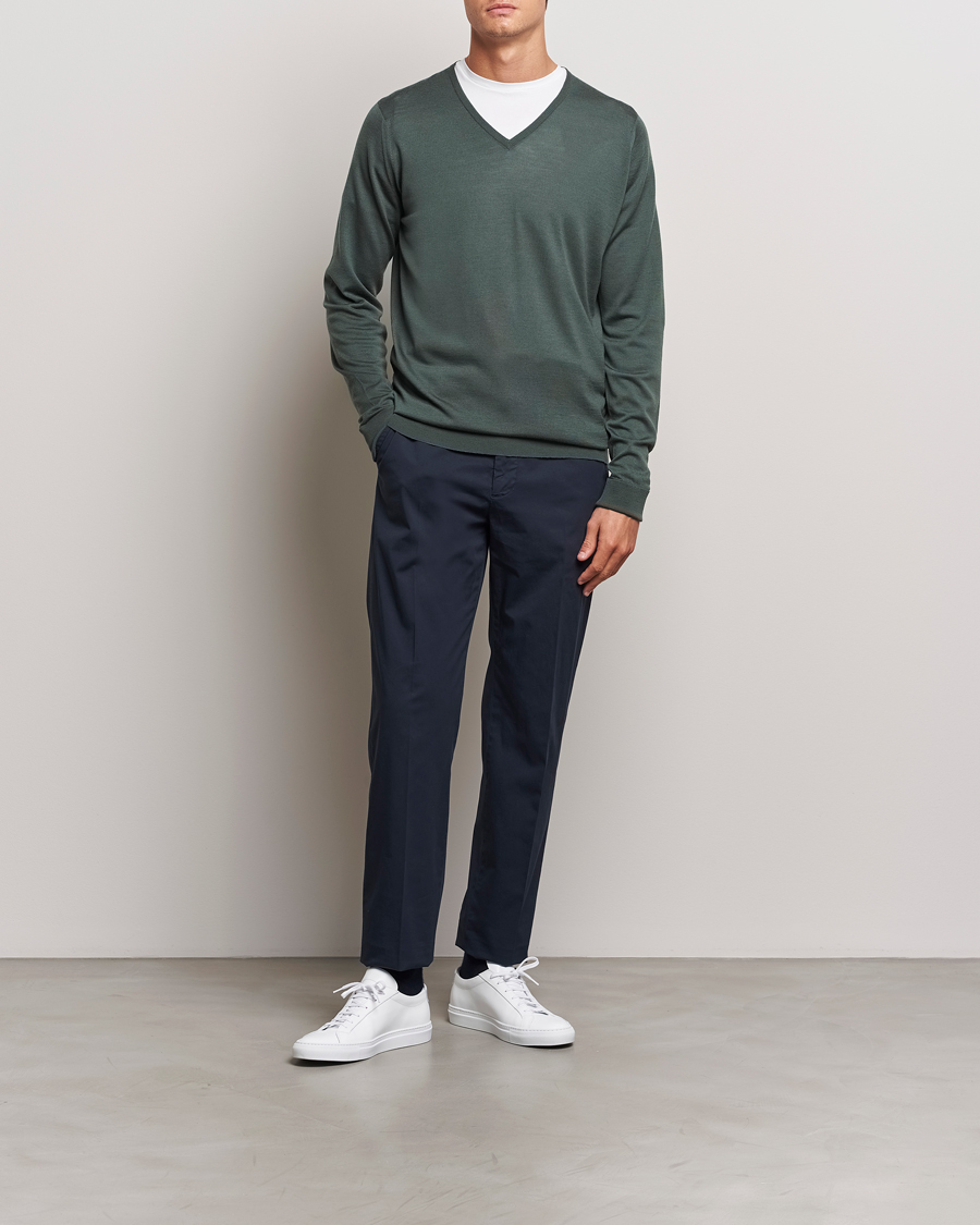 Herre | Trøjer | John Smedley | Bobby Extra Fine Merino V-Neck Pullover Dark Green