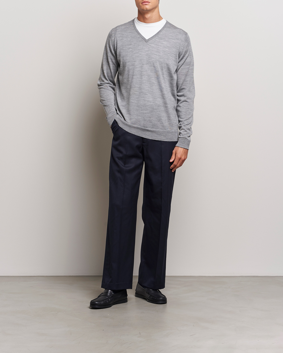 Herre | Trøjer | John Smedley | Bobby Extra Fine Merino V-Neck Pullover Silver Grey