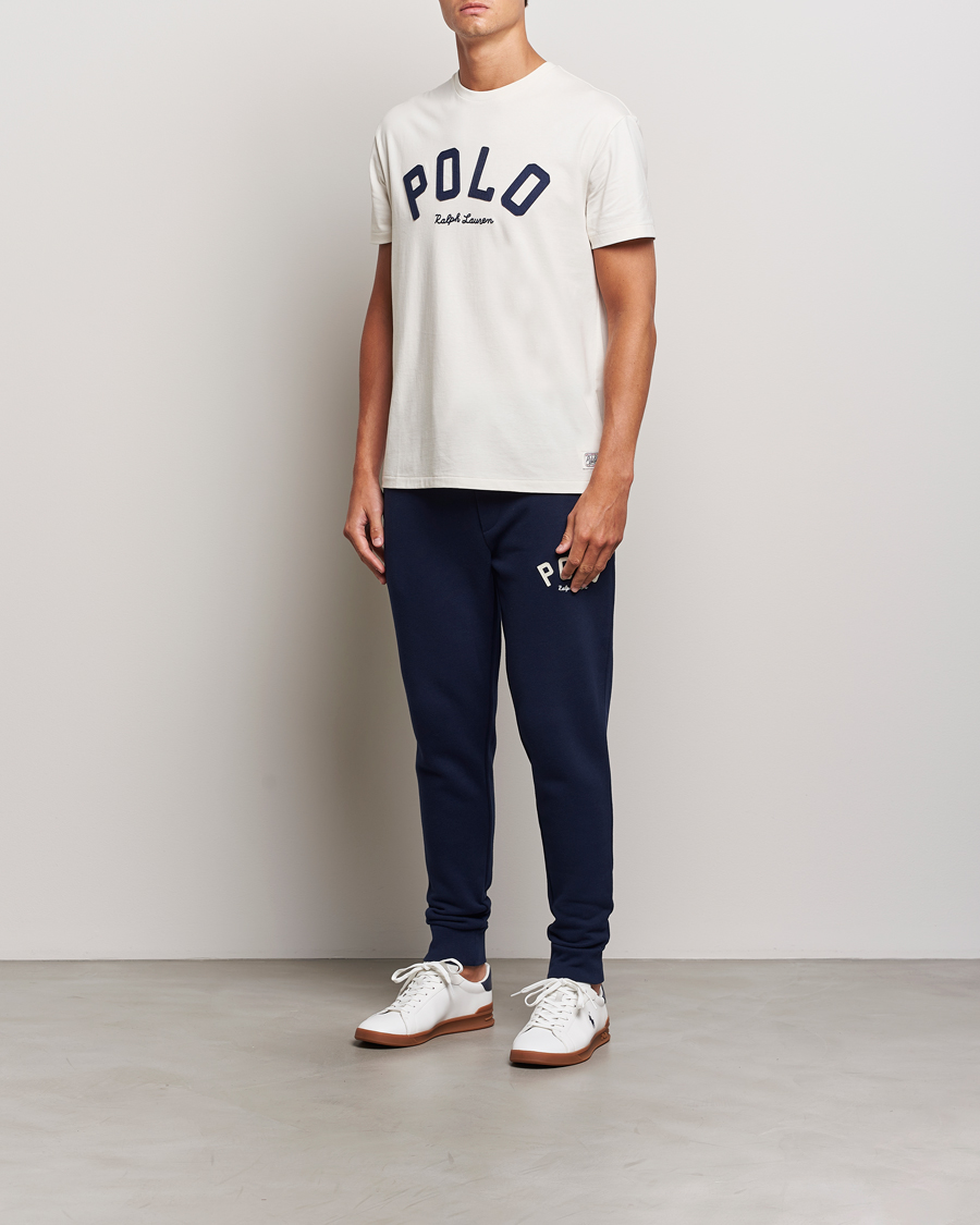 Herre | T-Shirts | Polo Ralph Lauren | RL Varsity Tee Antique Cream