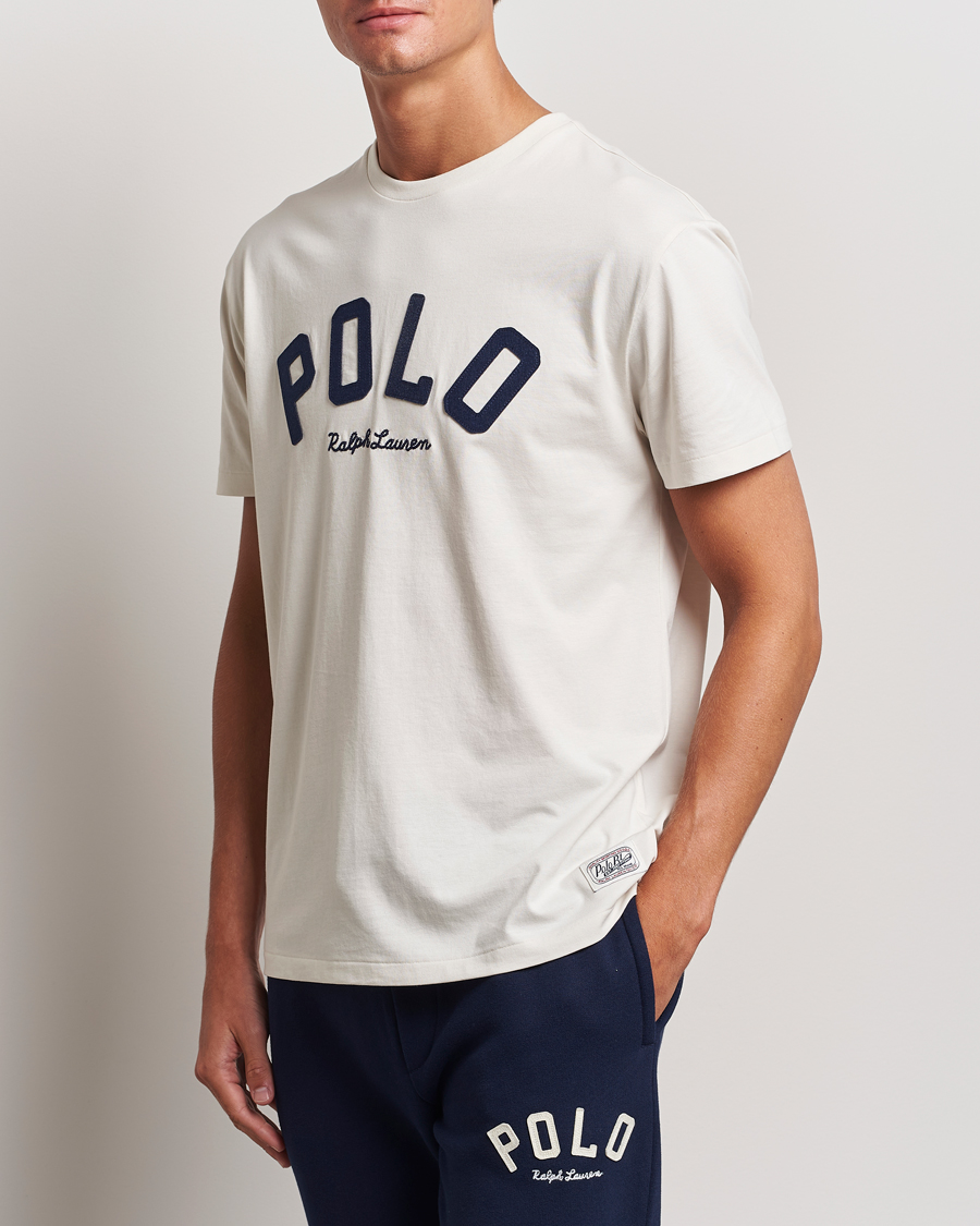 Herre | T-Shirts | Polo Ralph Lauren | RL Varsity Tee Antique Cream