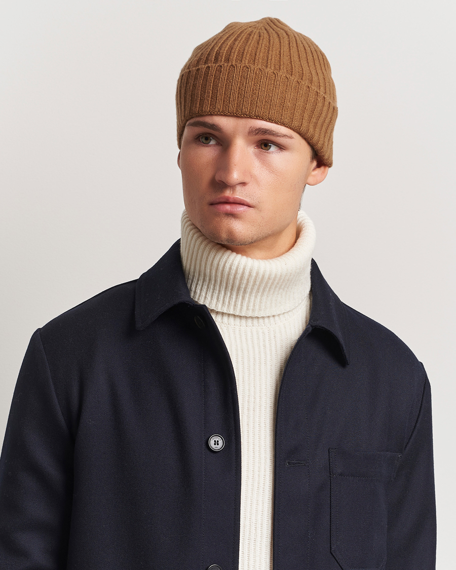 Herre | Amanda Christensen Rib Knitted Cashmere Cap Nougat | Amanda Christensen | Rib Knitted Cashmere Cap Nougat
