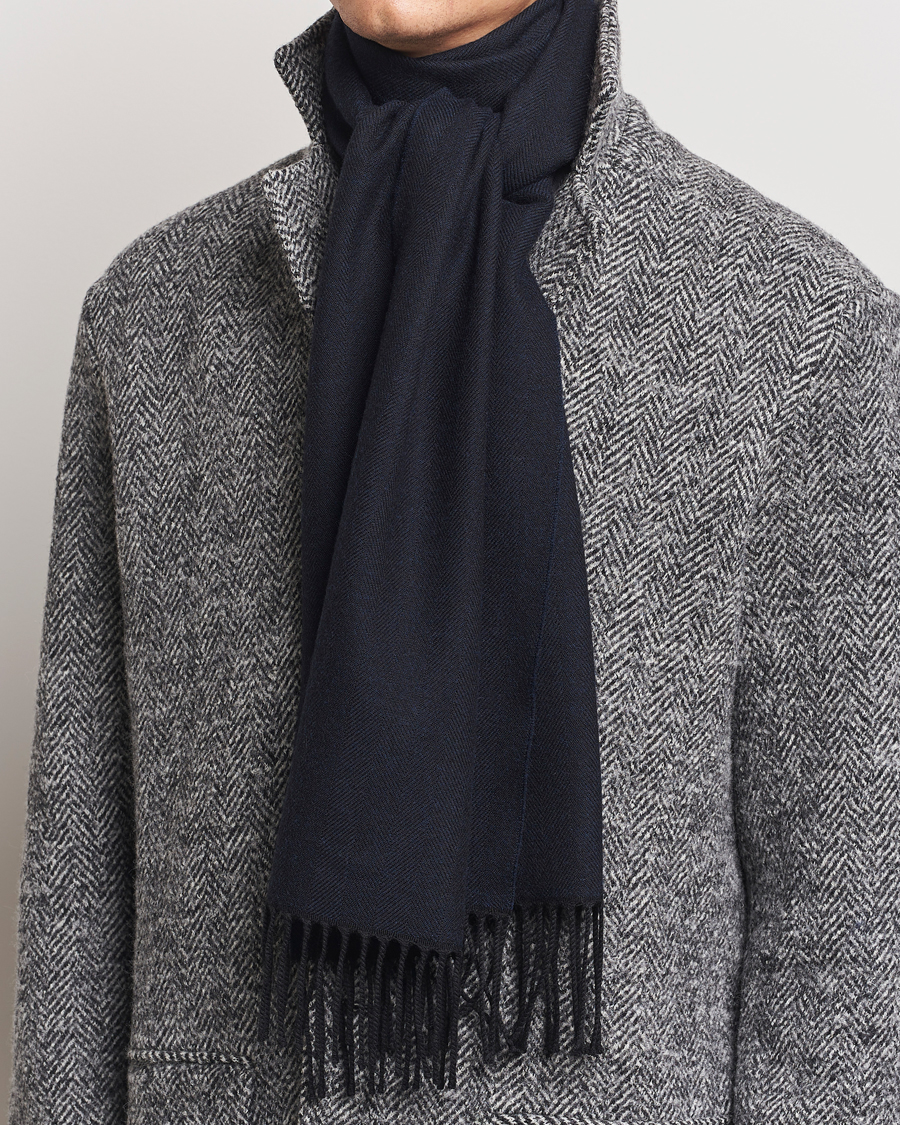 Herre | Eton Merino Wool Herringbone Scarf Navy Blue | Eton | Merino Wool Herringbone Scarf Navy Blue
