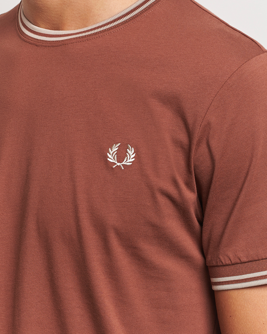 Herre | T-Shirts | Fred Perry | Twin Tipped T-Shirt Whiskey Brown
