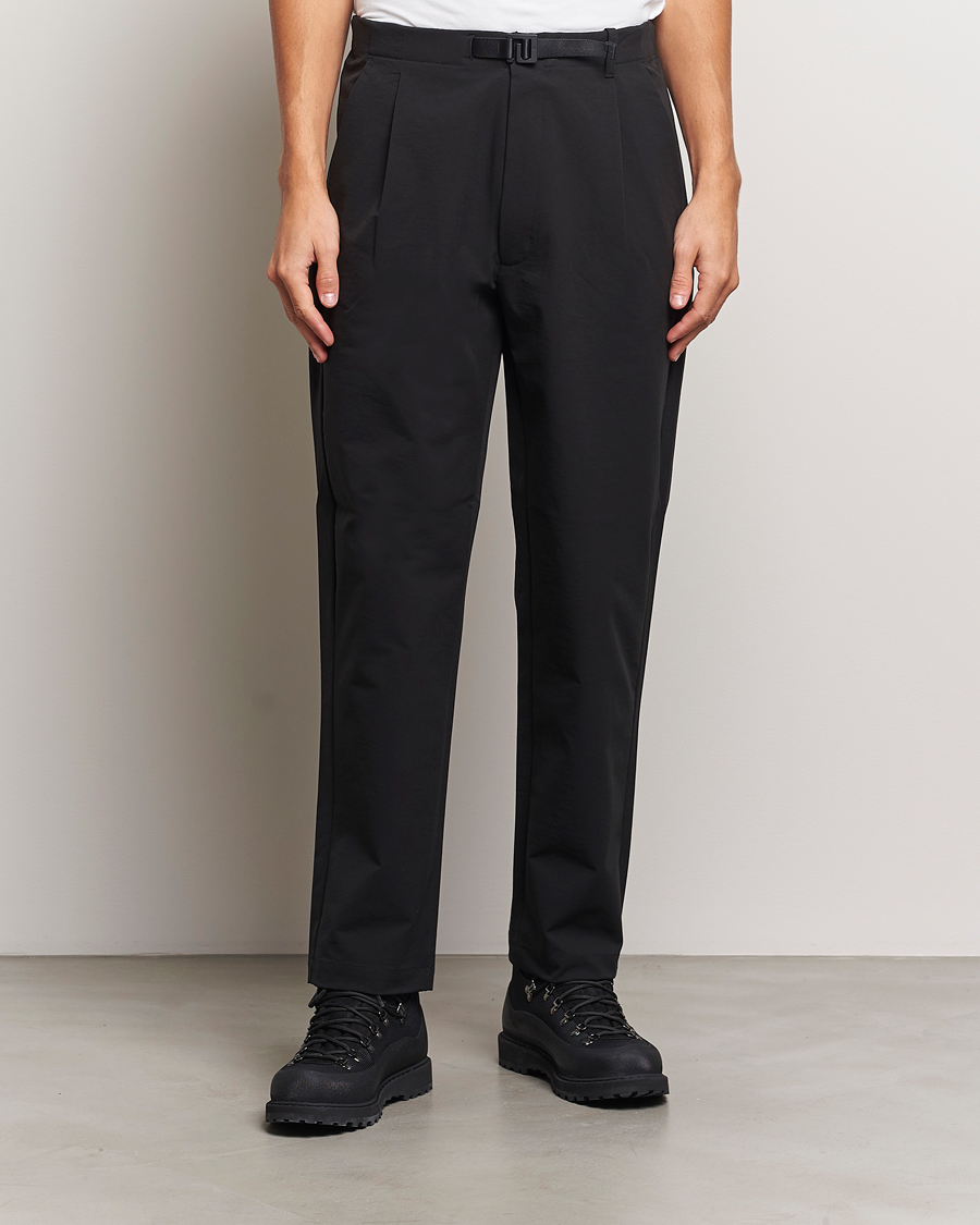 Herre | Bukser | Goldwin | One Tuck Tapered Stretch Pants Black