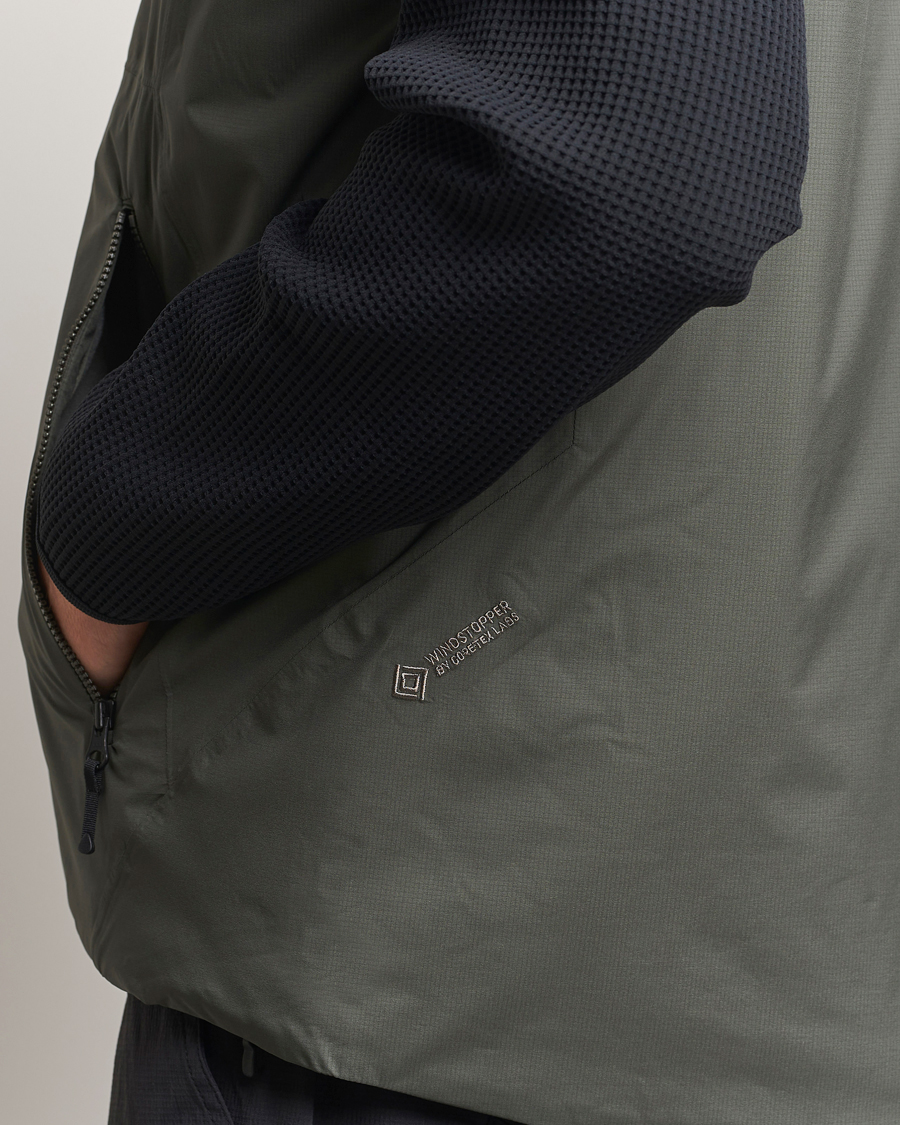 Herre | Jakker | Goldwin | GORE-TEX Windstopper Puffy Vest Dark Olive