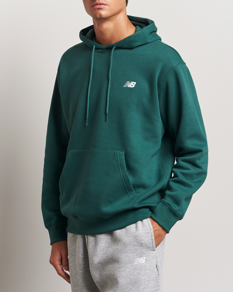 Herre | Trøjer | New Balance | Essentials Fleece Hoodie Nightwatch Green