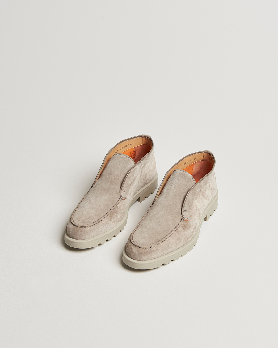 Herre | Santoni Open Chukka Boot Taupe Suede | Santoni | Open Chukka Boot Taupe Suede