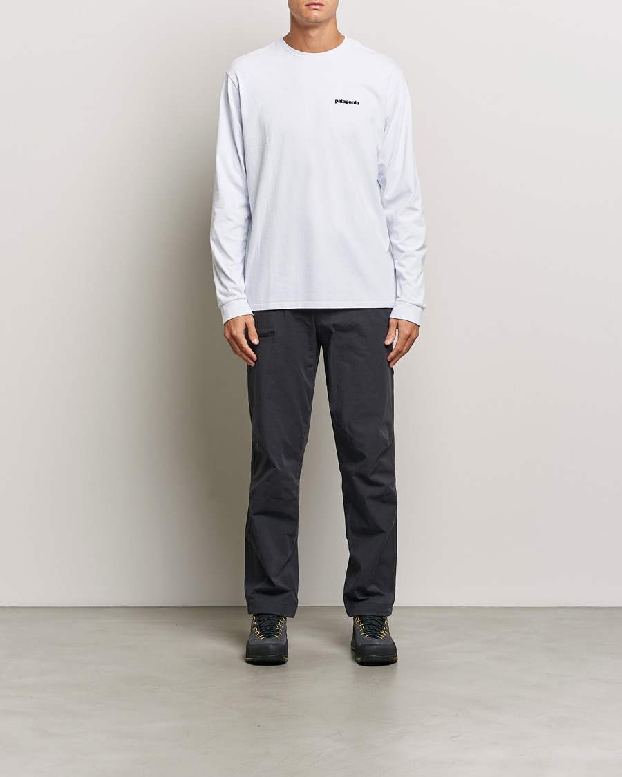 Herre | T-Shirts | Patagonia | P-6 Logo Responsibili LS T-Shirt White