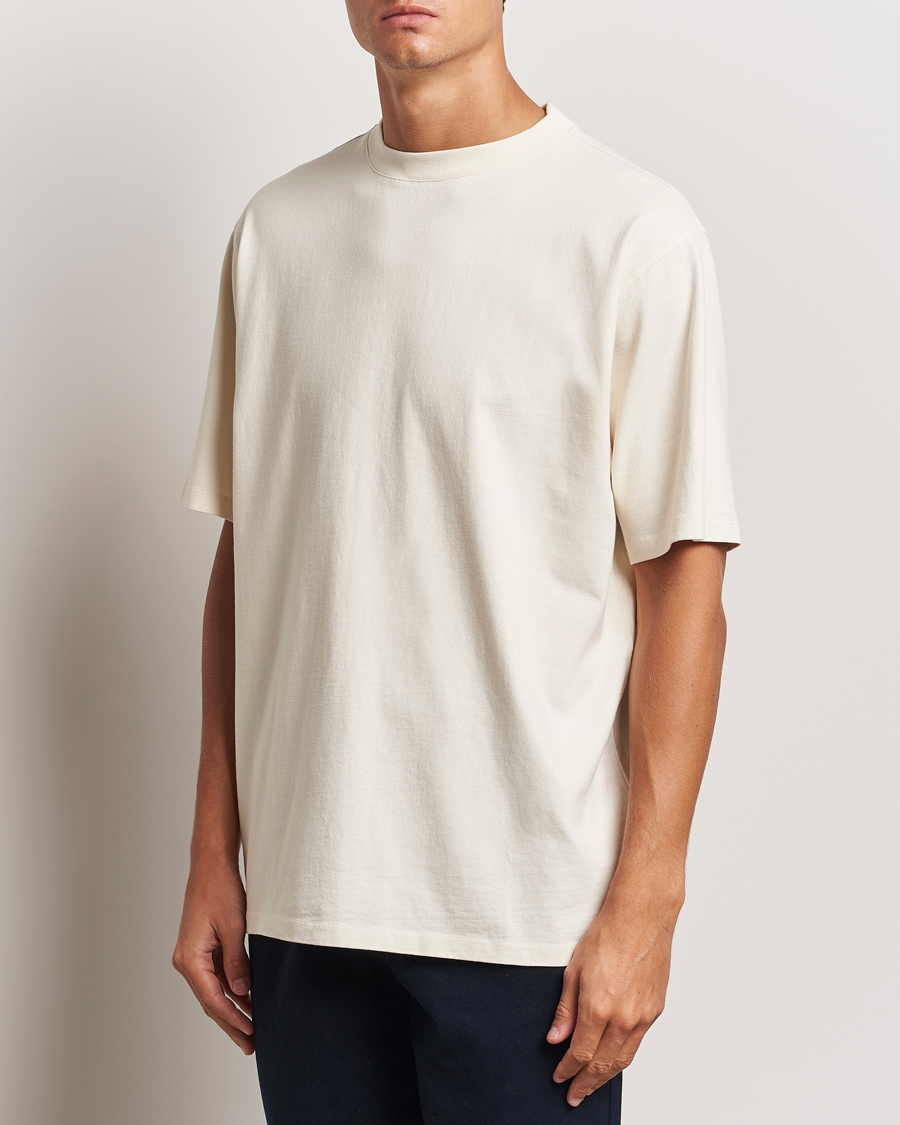 Herre | T-Shirts | A Day's March | Tron Relaxed T-Shirt Off White