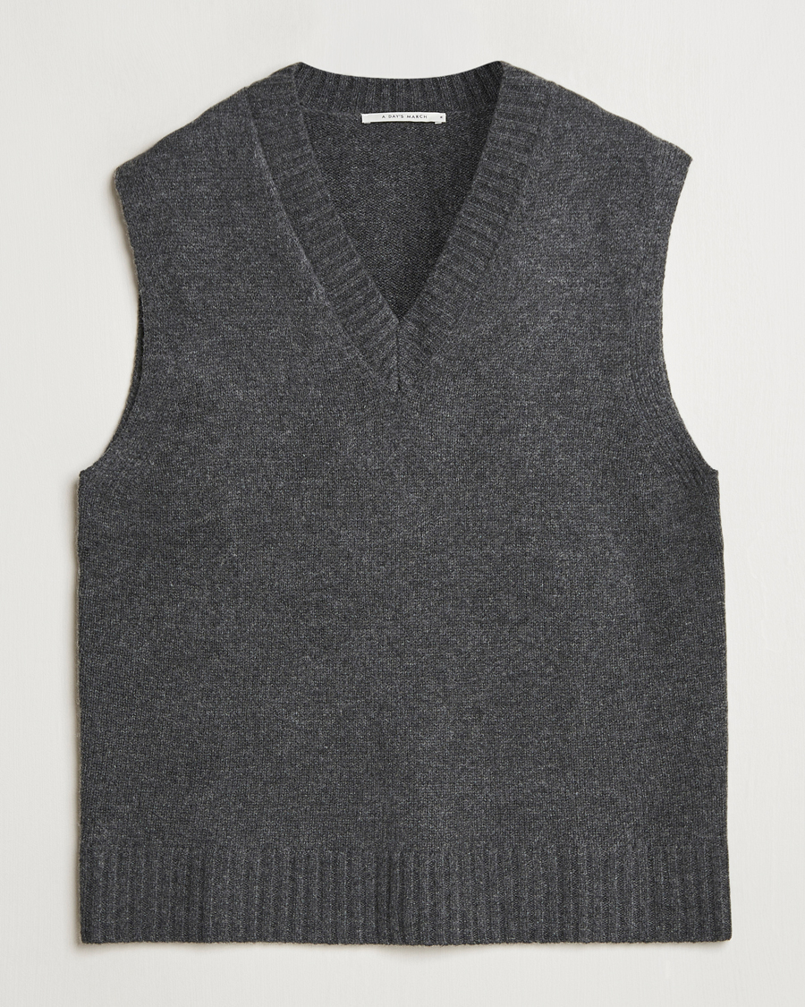 Herre | Trøjer | A Day's March | Wigtown Lambswool V-Neck Vest Charcoal