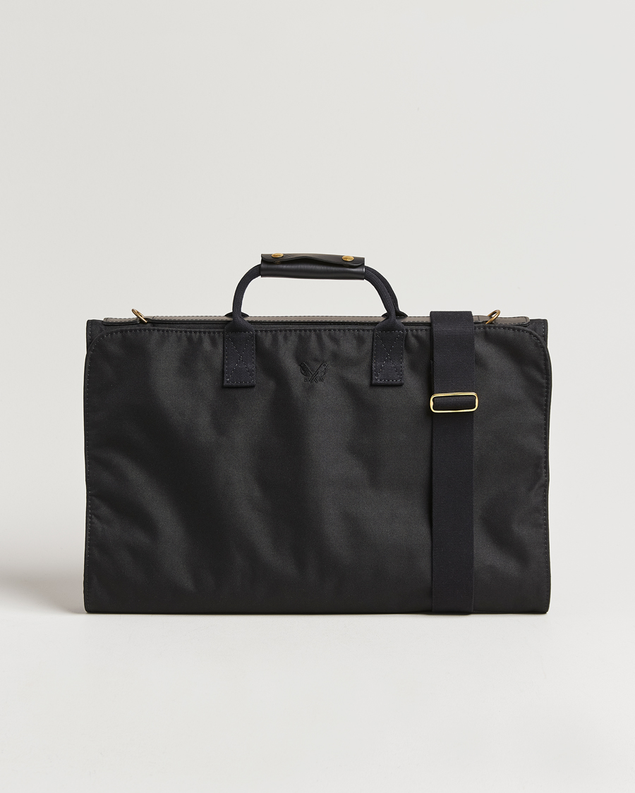 Herre | Tasker | Bennett Winch | Nylon Trifold Suit Carrier Black