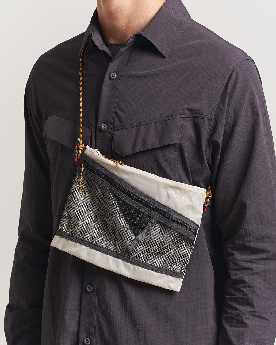 Herre | Tasker | Klättermusen | Algir Accessory Bag Medium Putty Grey