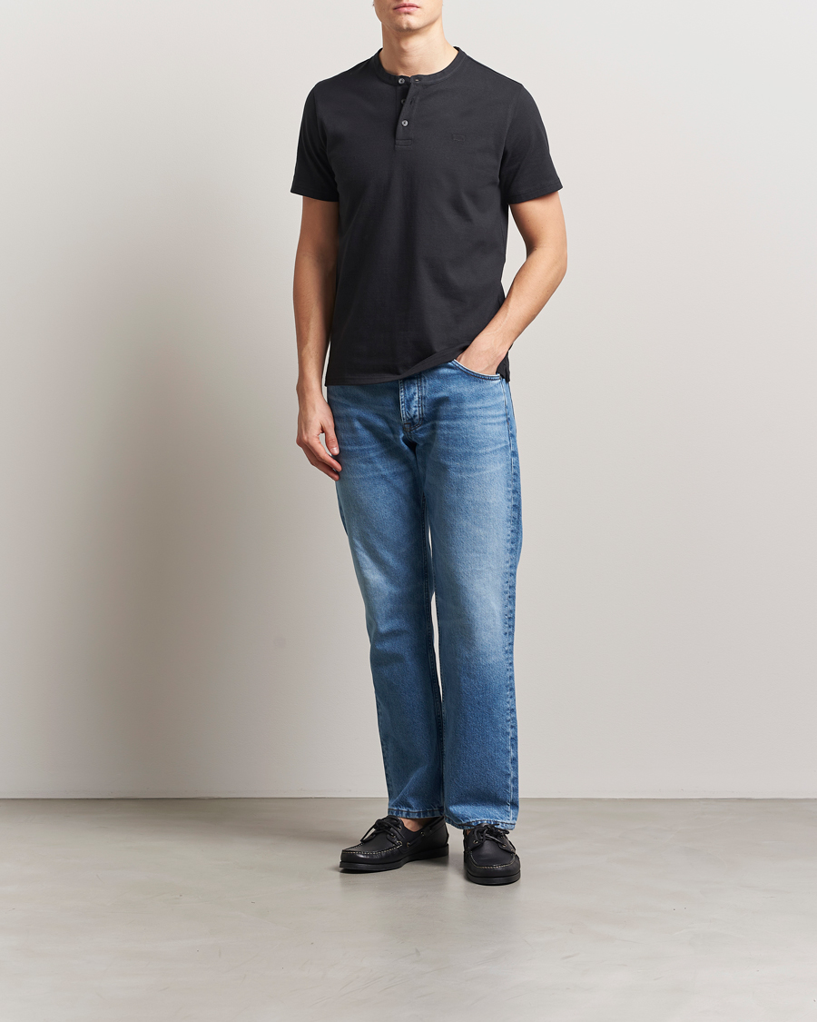 Herre | T-Shirts | Levi's | Short Sleeve Henley Mineral Black