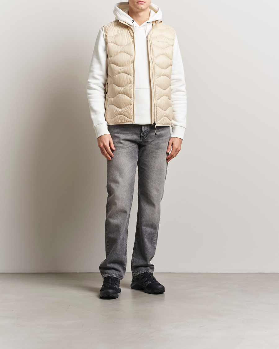 Herre | Jakker | Peak Performance | Helium Down Vest Sand Fog