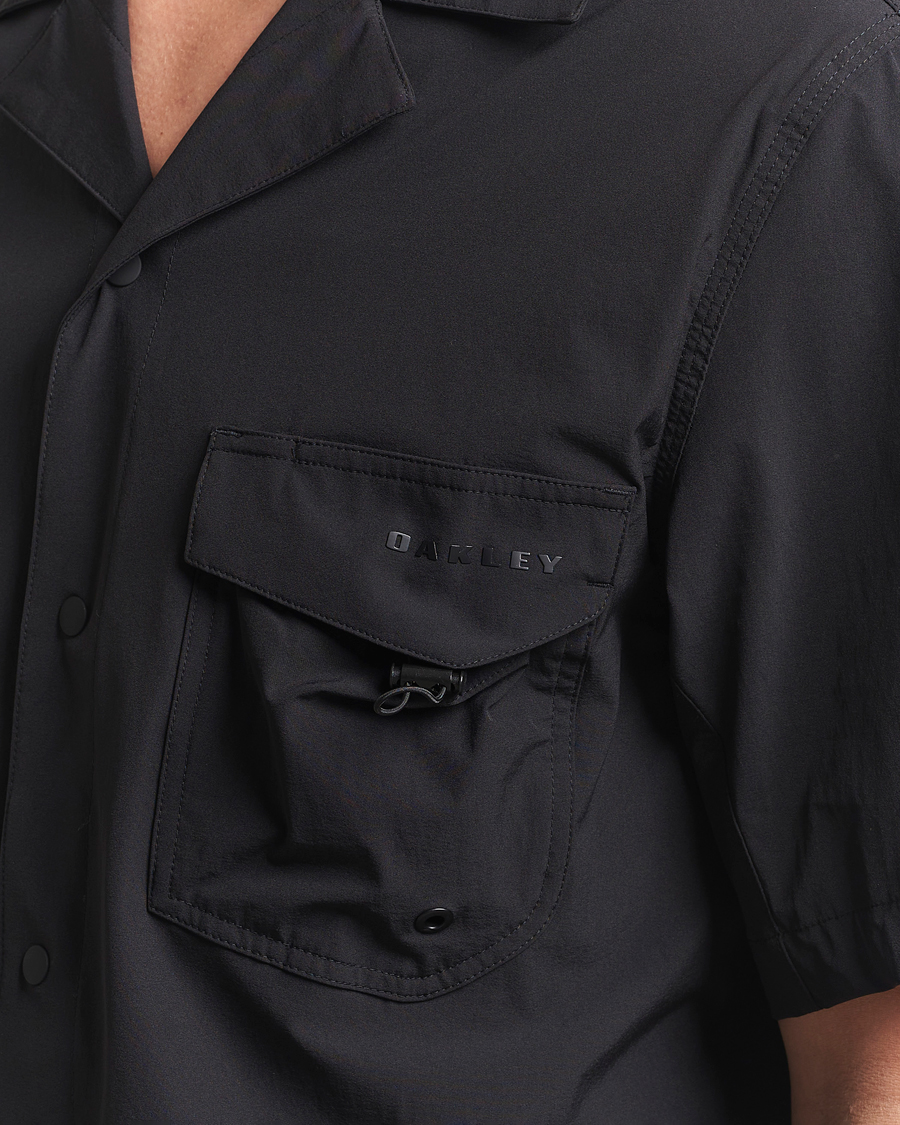 Herre | Skjorter | Oakley | Cuban Collar Short Sleeve Shirt Blackout