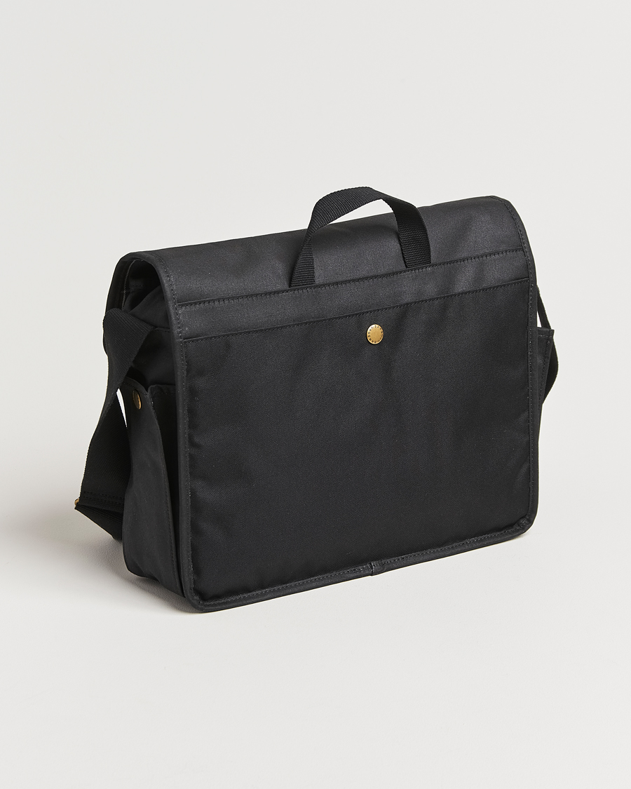 Herre | Barbour Lifestyle Essential Wax Messenger Bag Black | Barbour Lifestyle | Essential Wax Messenger Bag Black