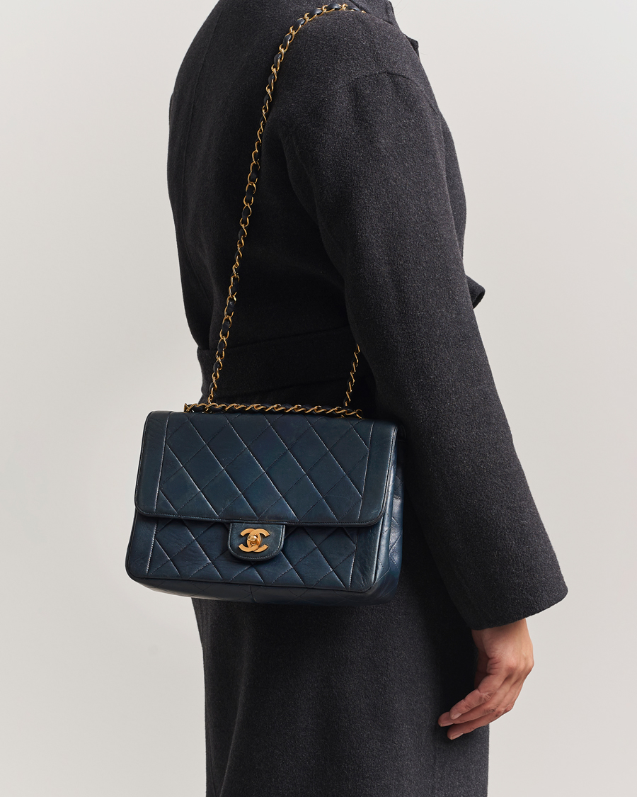 Herre | Pre-Owned & Vintage Bags | Chanel Pre-Owned | Classic Medium Single Flap Bag Lambskin Navy