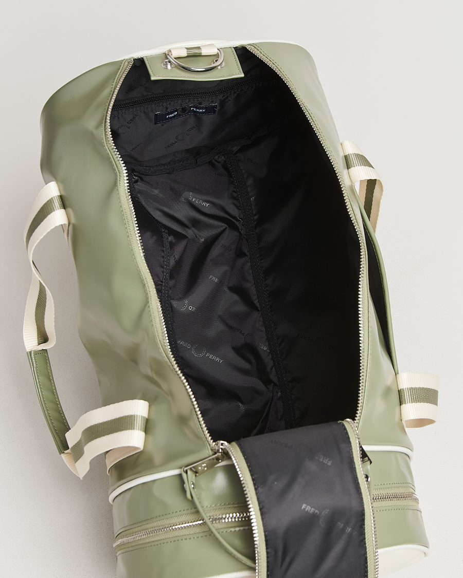 Herre | Tasker | Fred Perry | Classic Barrel Bag Olive Mint/White