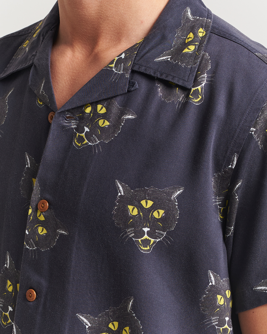 Herre | Skjorter | Nudie Jeans | Arvid The Cat Hawaii Shirt Antracite