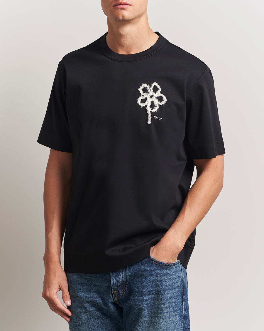Herre | T-Shirts | NN07 | Pedro Embroidered Flower T-Shirt Black