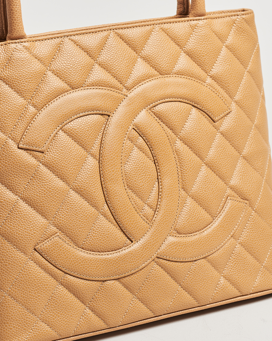 Herre | Chanel Pre-Owned Medallion Tote Quilted Caviar Beige | Chanel Pre-Owned | Medallion Tote Quilted Caviar Beige