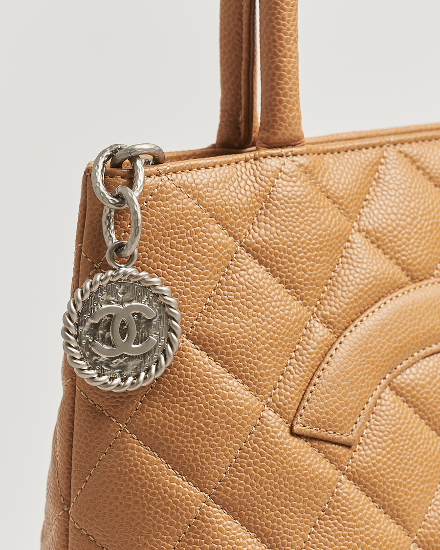 Herre | Chanel Pre-Owned Medallion Tote Quilted Caviar Beige | Chanel Pre-Owned | Medallion Tote Quilted Caviar Beige