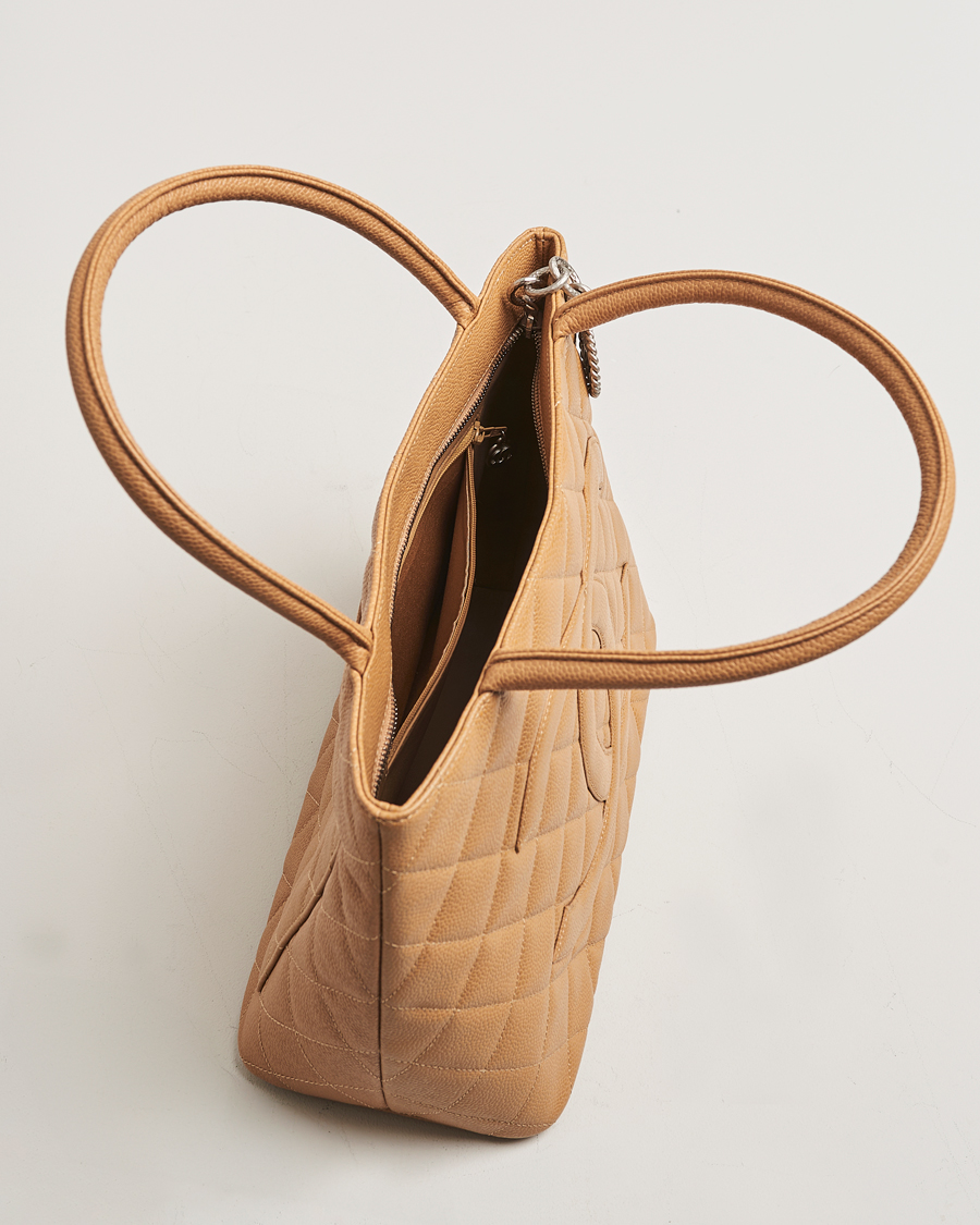 Herre | Chanel Pre-Owned Medallion Tote Quilted Caviar Beige | Chanel Pre-Owned | Medallion Tote Quilted Caviar Beige