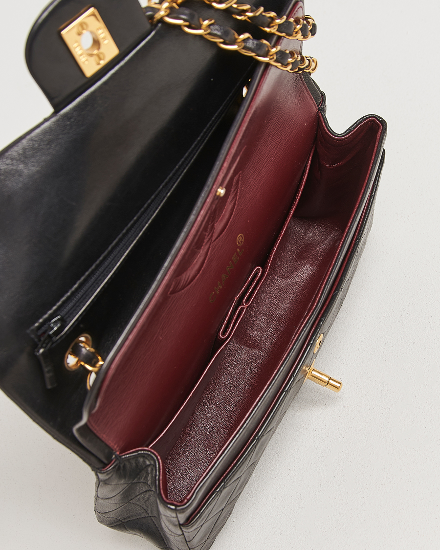 Herre | Gifts for Her | Chanel Pre-Owned | Classic Double Flap Medium Lambskin Black