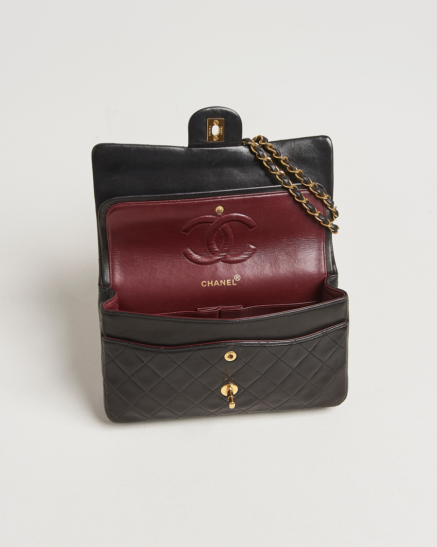Herre | Gifts for Her | Chanel Pre-Owned | Classic Double Flap Medium Lambskin Black