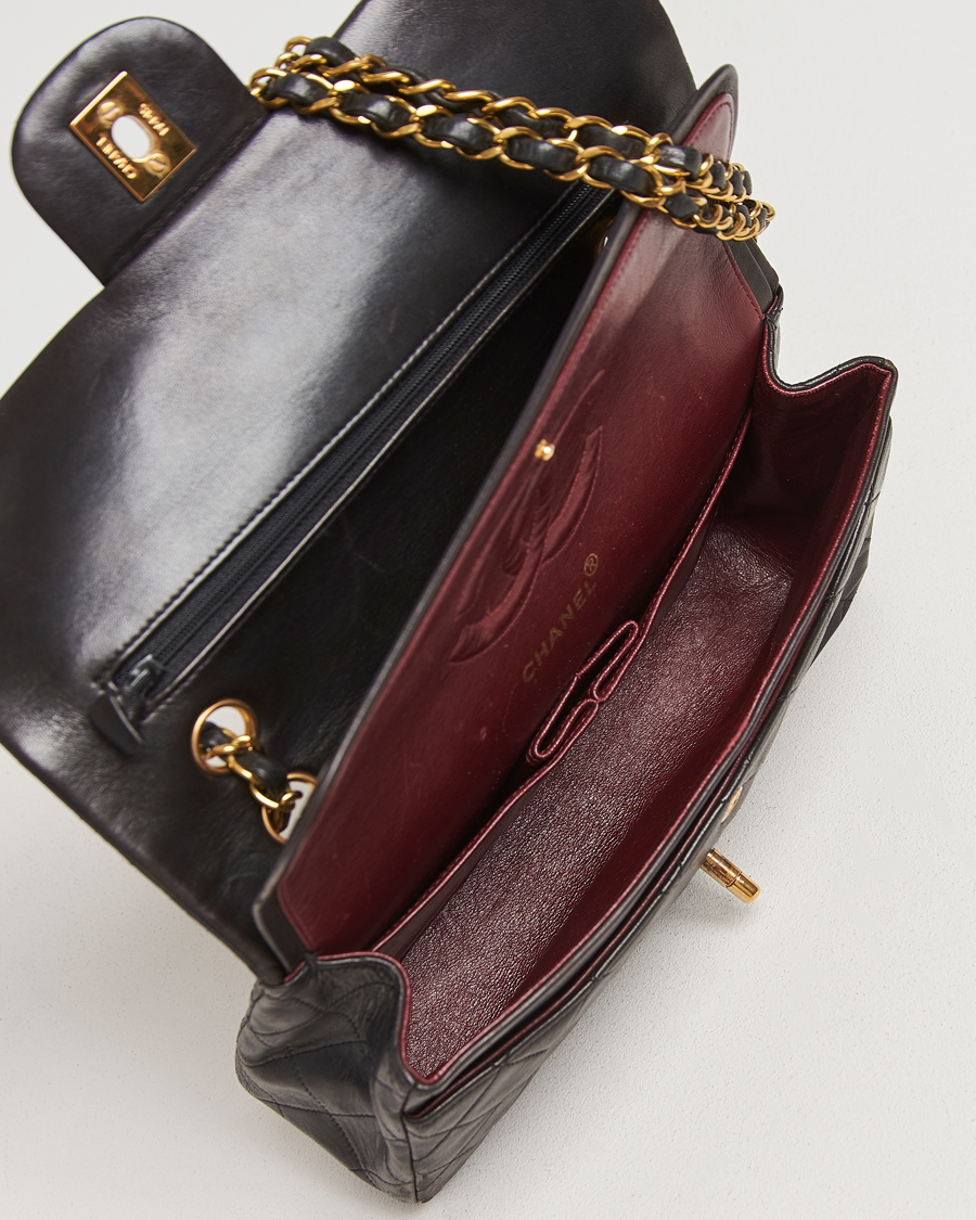 Herre | Gifts for Her | Chanel Pre-Owned | Classic Double Flap Medium Lambskin Black